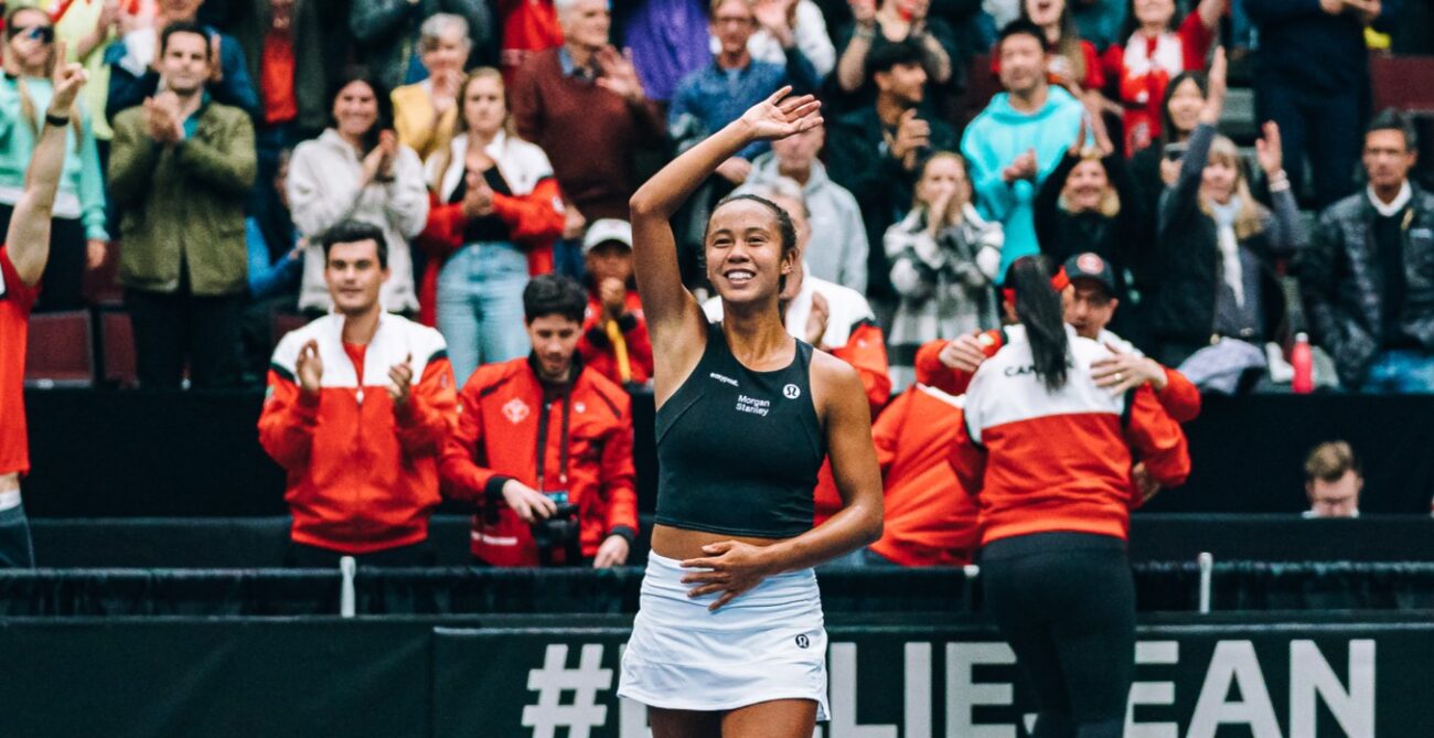 Leylah Fernandez waves to the crowd.