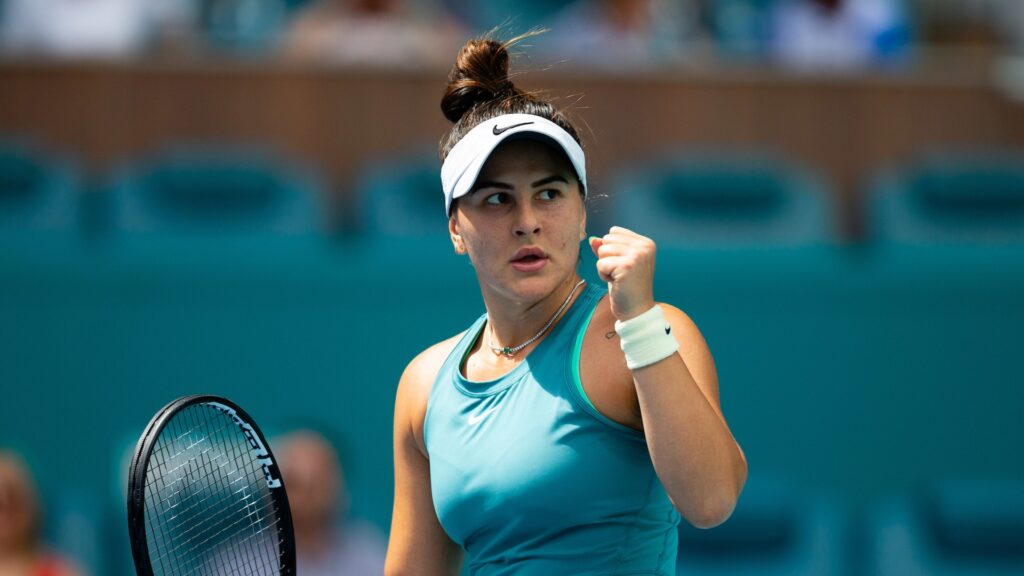 Bianca Andreescu pumps her fist