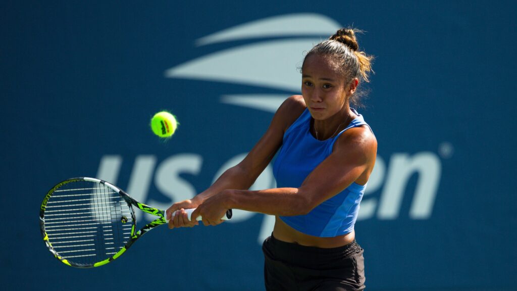 Leylah Fernandez hits a backhand.