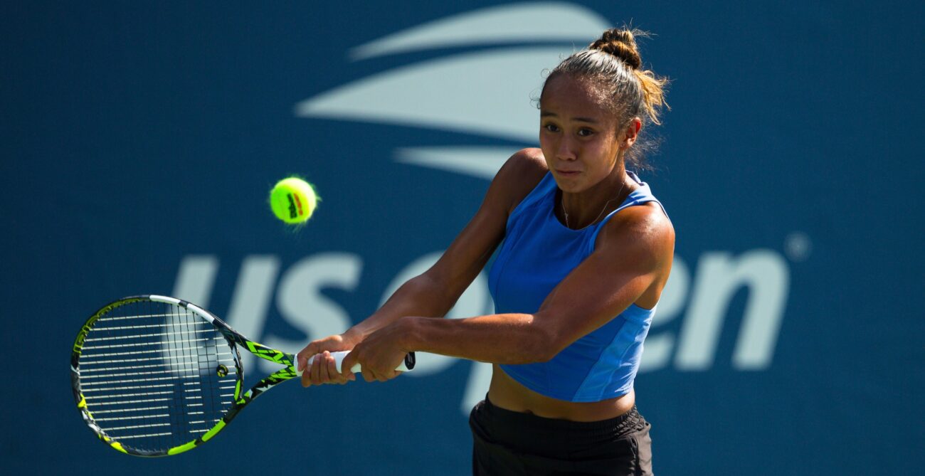 Leylah Fernandez hits a backhand.