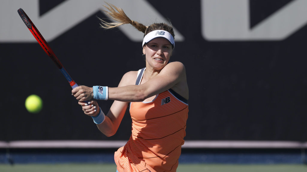 genie bouchard hits backhand