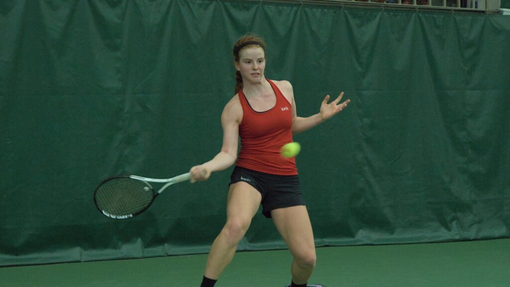 Clemence Mercier hits a forehand in Brossard.