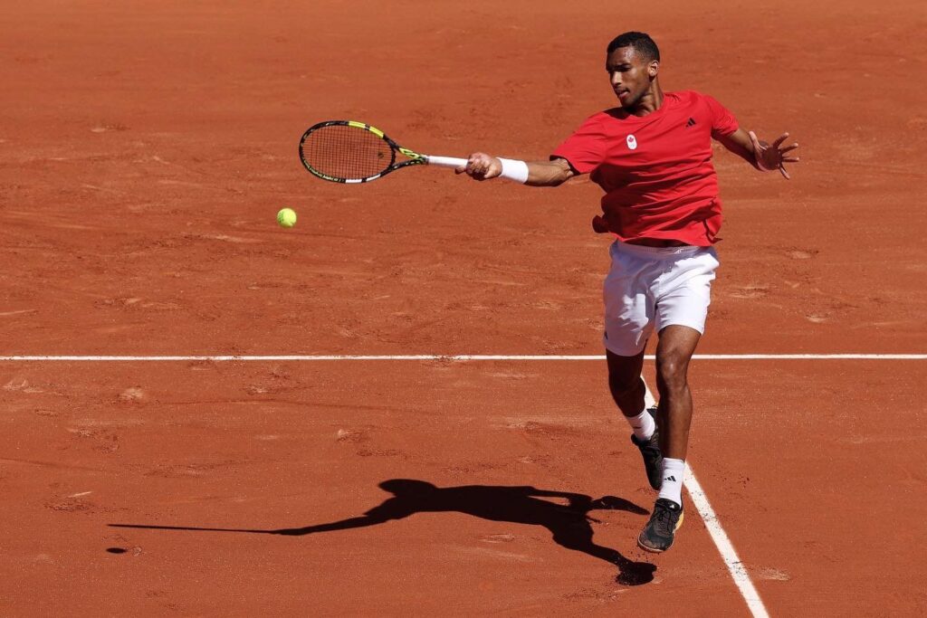 Felix Auger-Aliassime hits forehand in R1 of Paris Olympics