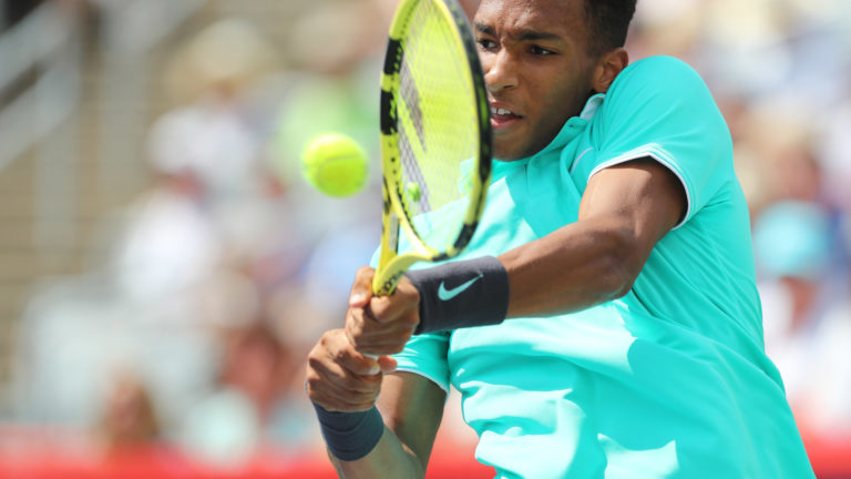 Félix Auger-Aliassime making a backhand