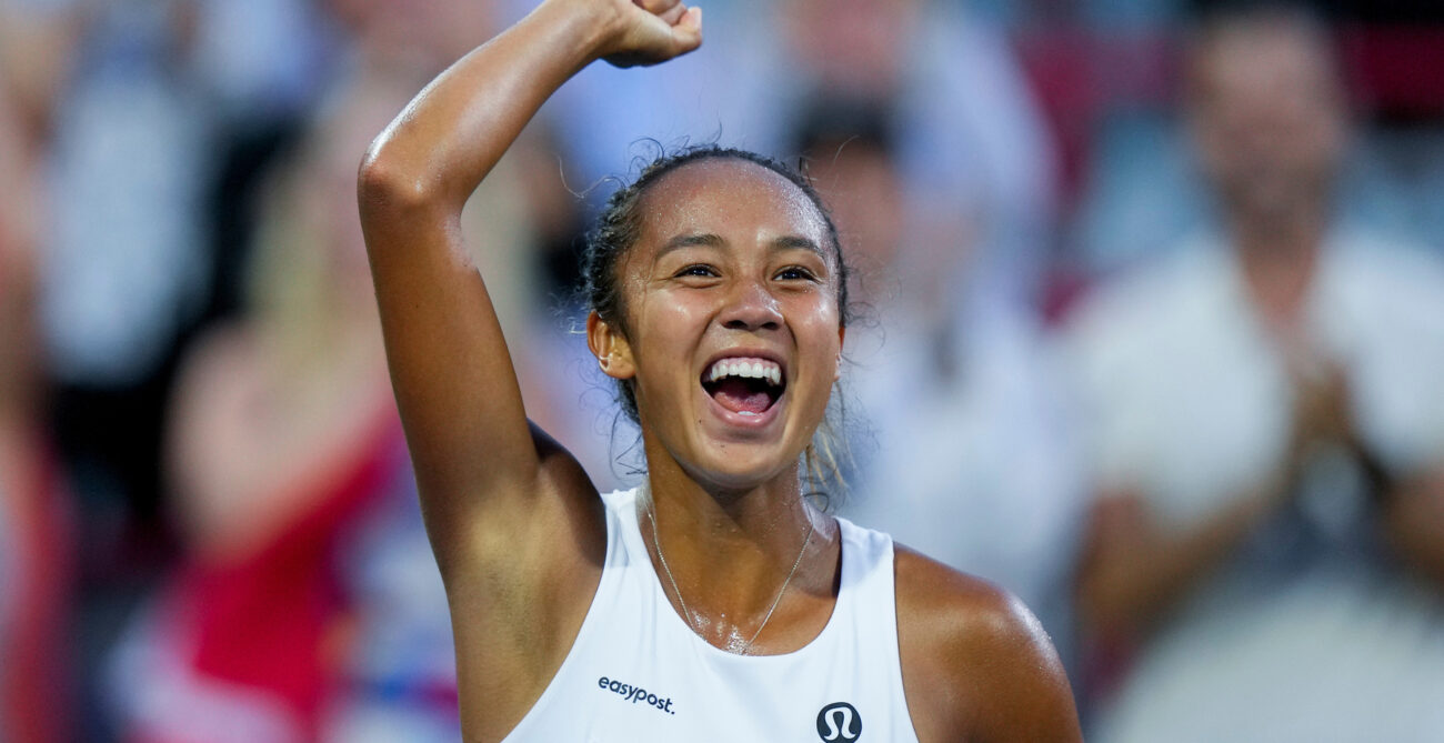 Leylah Fernandez waves to the crowd.