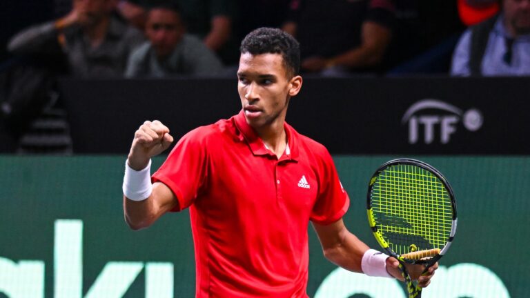 Felix Auger-Aliassime pumps his fist.