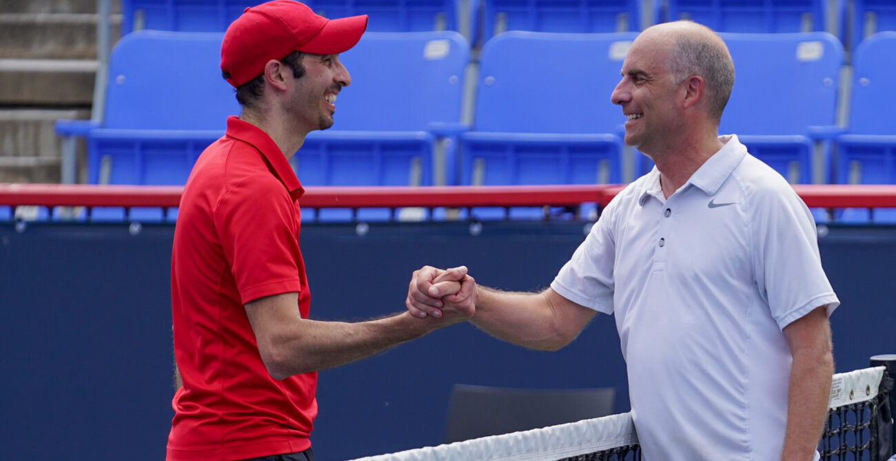 Handshake at net